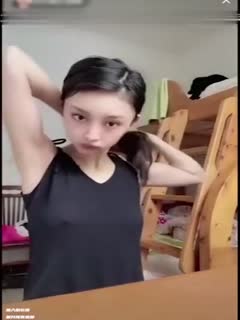 抖音女神走光漏点合集，湿身诱惑封号预警！